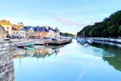 Port d'Auray avec les maisons de bois